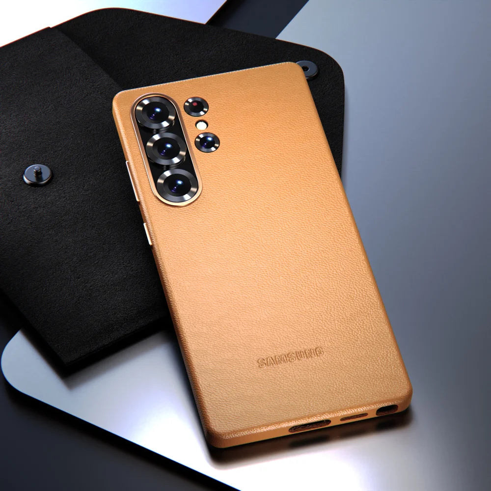 Capa Samsung em Couro com Design Minimalista em couro — em uso | Orbit Cases
